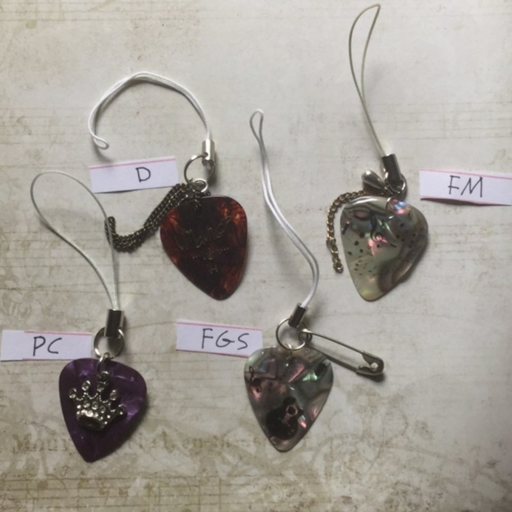 Guitar pick cellphone charm keychain jewelry music handmade keychain key ring